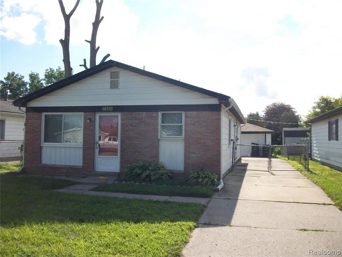 Primary Photo - Introducing a beautiful 3 bedroom, 1 bathr...