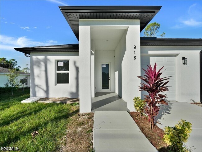 Building Photo - 918 Eisenhower Blvd