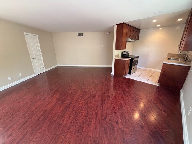 Foto del edificio - 2841 Montrose Ave