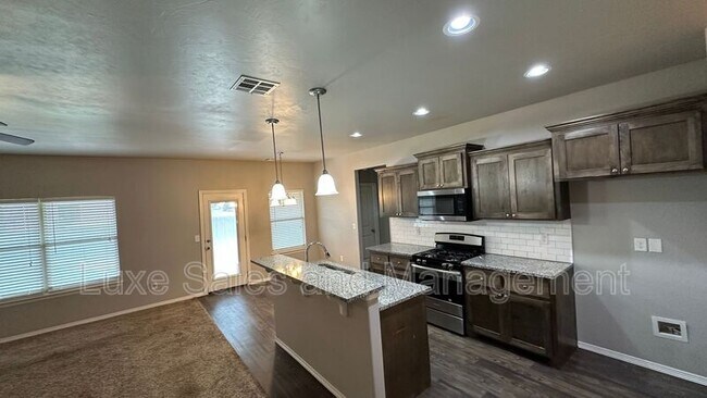 Foto del edificio - 4716 River Mesa Dr