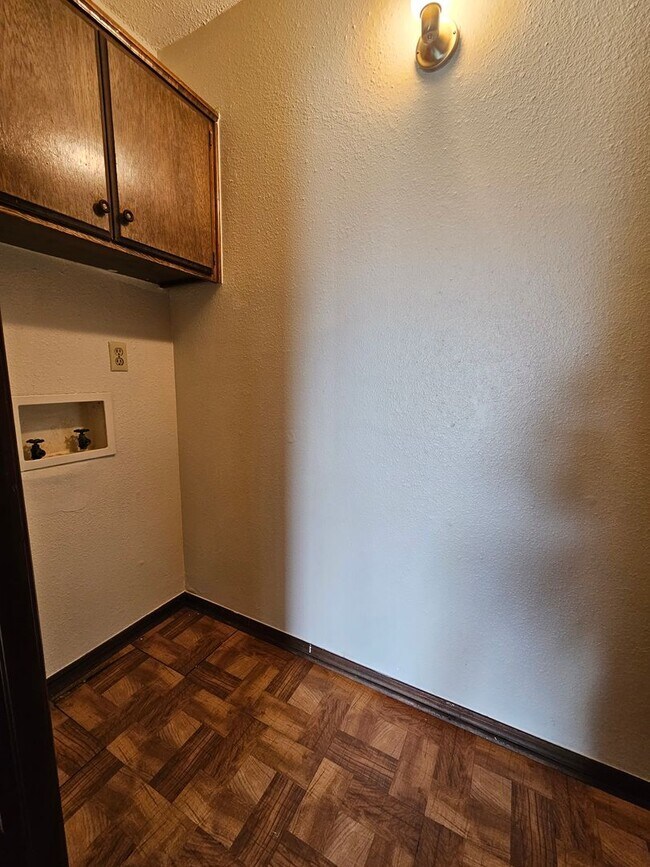 Foto del edificio - West Norman Duplex Avail NOW!