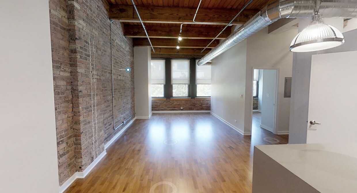 Primary Photo - 108 N Green St
