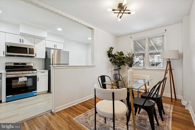 Building Photo - 228 Rock St