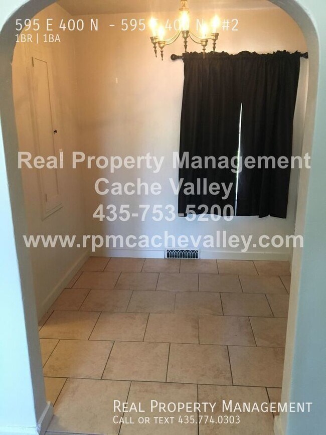 Building Photo - A Cute, Large, Single Bedroom, Pet Friendl...