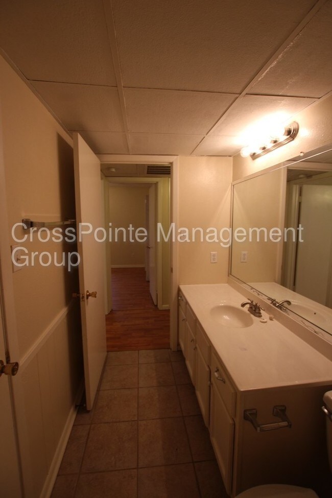 Building Photo - 2 Bedroom Town house for Rent in Lindale!