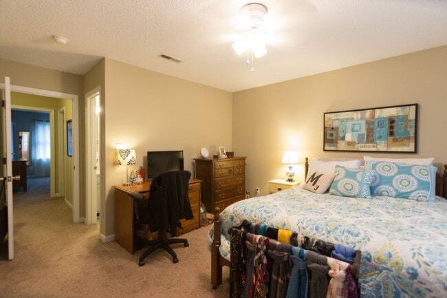Foto del edificio - 2 BR Townhouse