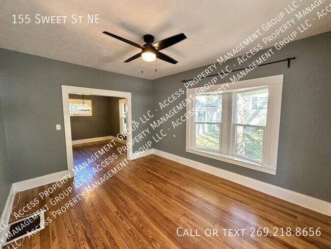 Building Photo - Beautiful NE Side 3 Bedroom Home