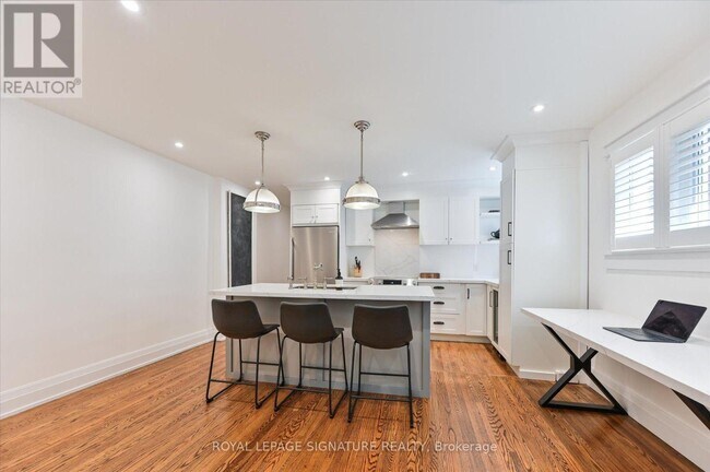 Photo du bâtiment - 42 Strathgowan Ave