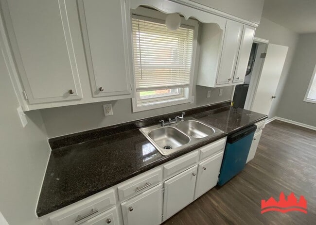 Building Photo - 5303 Villa Del Rey Dr