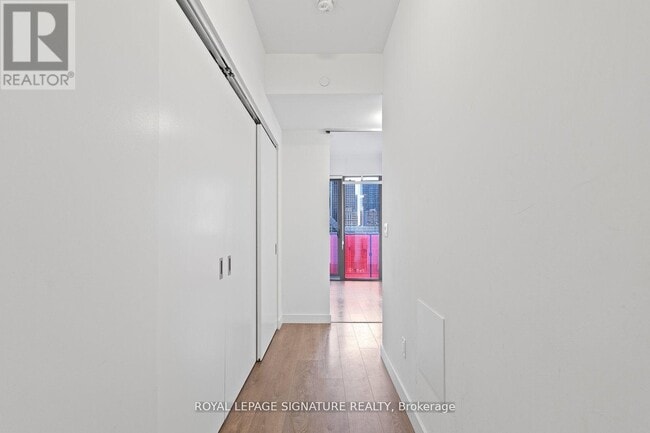 Building Photo - 215 Queen St W