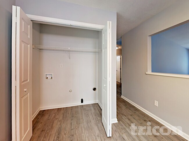 Foto del edificio - 8501 Milton Morris Dr