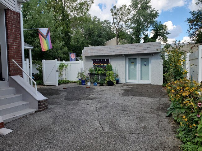 Building Photo - 2411 Patane Ave