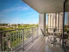 Building Photo - 2000 Towerside Terrace