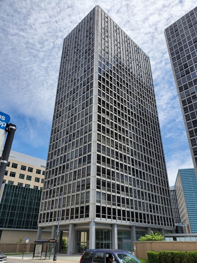 Primary Photo - 340 W Diversey Pkwy