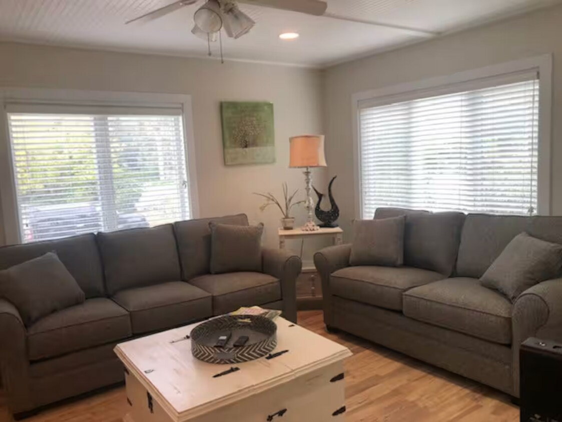 Foto principal - 9000 Palm Blvd