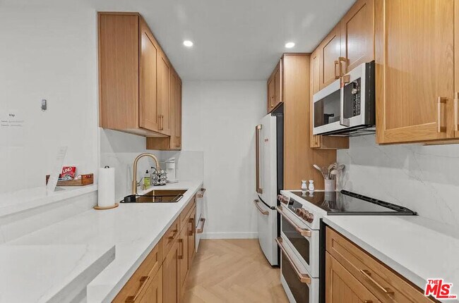 Building Photo - 4710 Park Granada