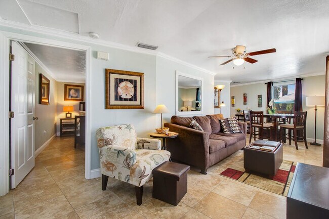 Building Photo - 1303 Gulf Dr S