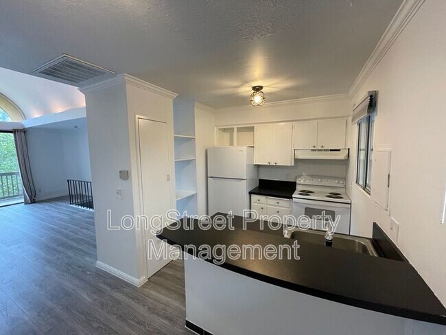 Foto del edificio - 851 SW Broadway Dr