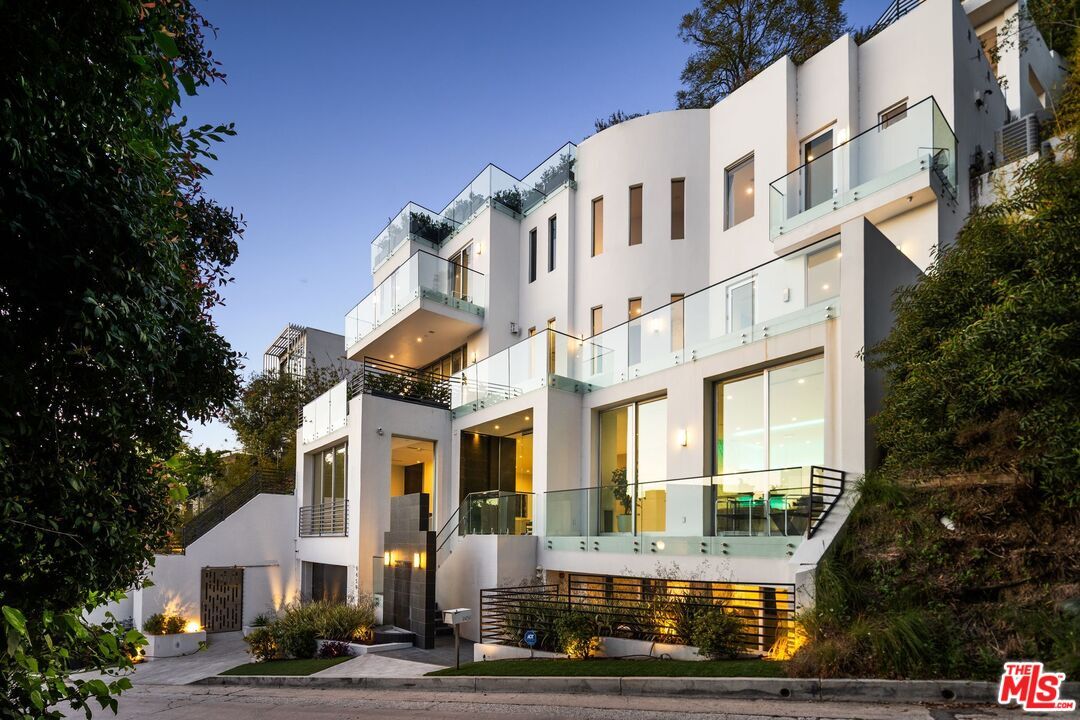 Foto principal - 9459 Beverlycrest Dr