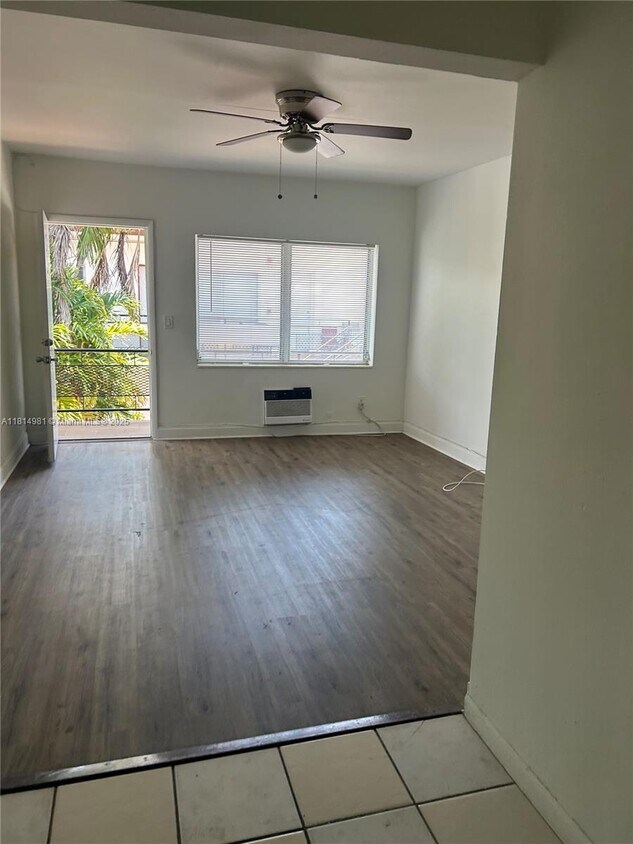 Foto del edificio - 8210 Byron Ave