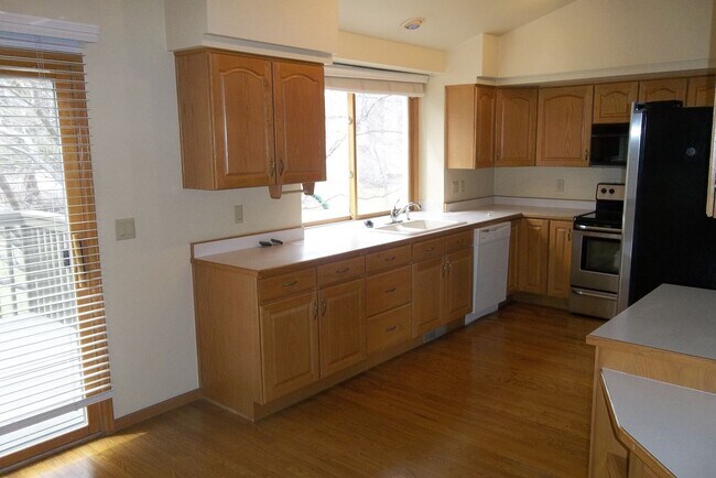 Building Photo - Traditional Elegance with Room to Grow in ...