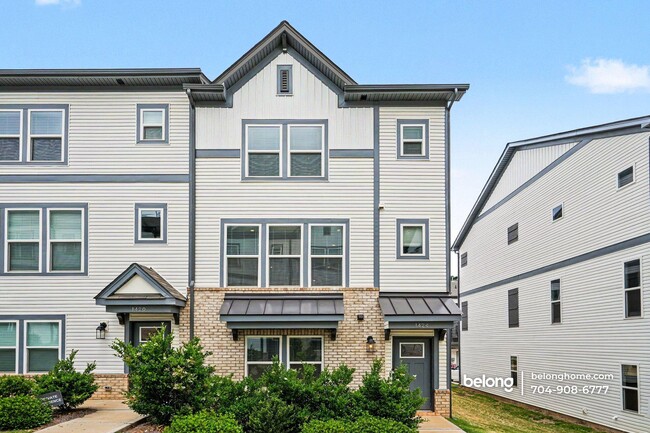 Building Photo - 1424 Blanche St