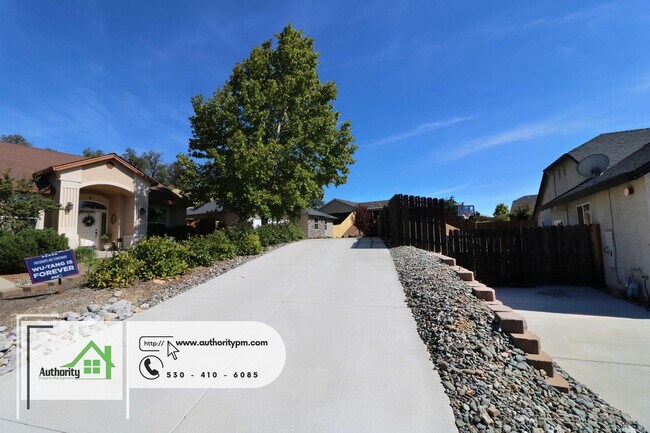 Building Photo - 951 Savona Ct