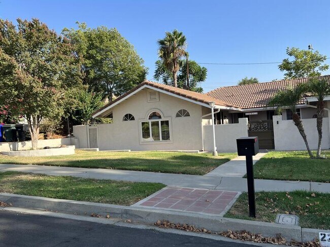 Building Photo - 22641 De Soto St
