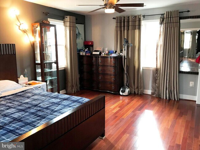 Foto del edificio - 3012 Seven Oaks Pl