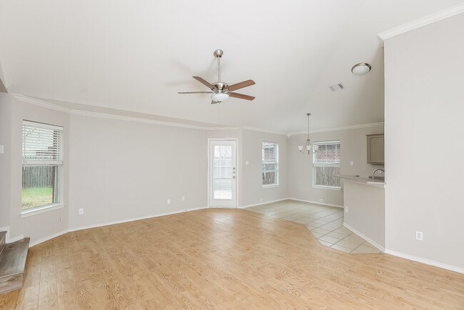 Foto del edificio - 2104 Deniro Dr