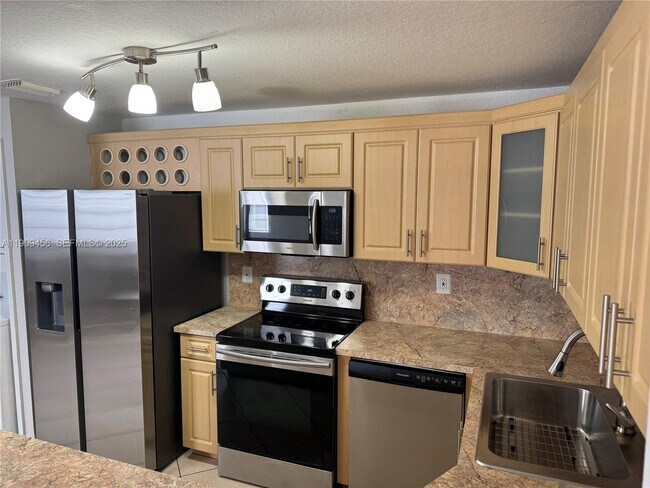 Foto del edificio - 7542 NW 175th St