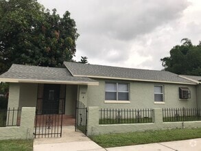 Building Photo - 2431 S Brown Ave