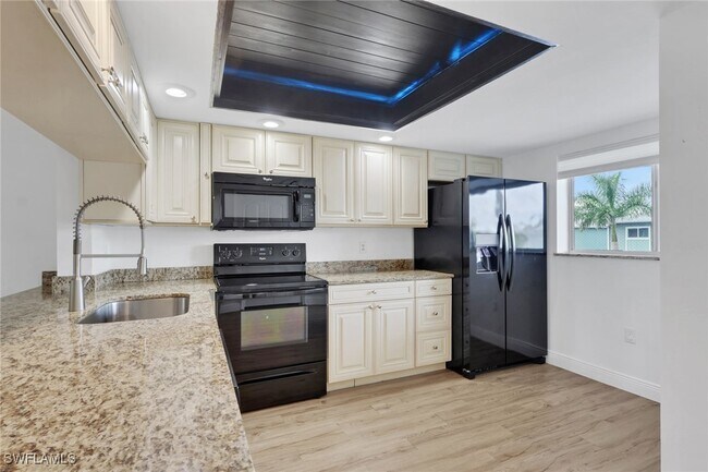 Building Photo - 146 Cypress Way E