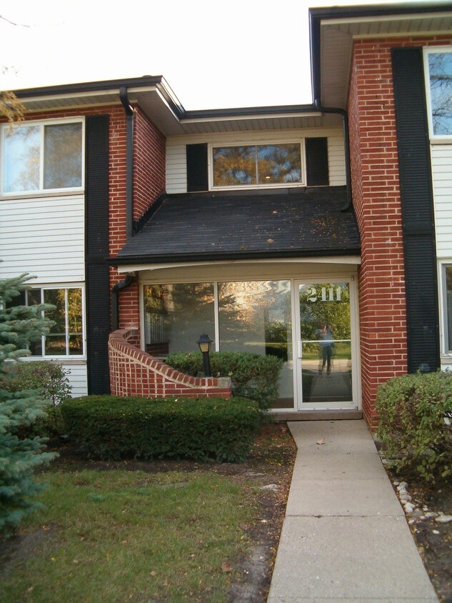 Building entrance - 2411 E Olive St
