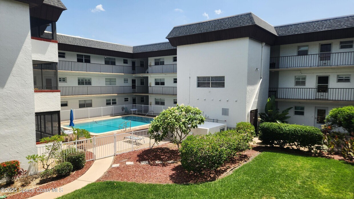 Foto principal - 725 Port Malabar Blvd NE