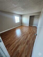 Building Photo - 33 Gold Bar Ct