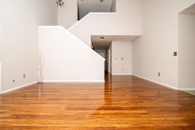 Foto del edificio - 1562 Sargas St