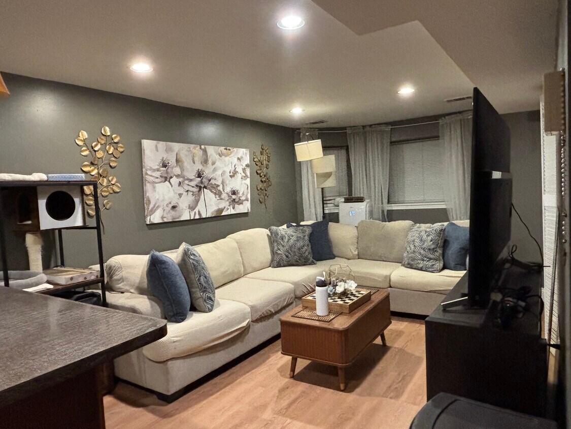 Foto principal - 4871 N Magnolia Ave