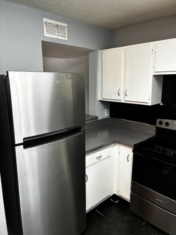 Foto del edificio - 111 E 1st St