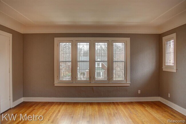 Building Photo - 575 W Breckenridge St