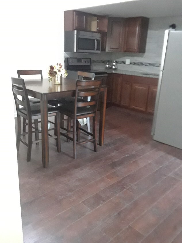 Foto principal - 2323 Eastmoreland Ave