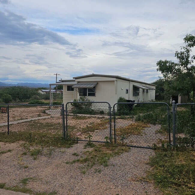 Foto del edificio - 2 bedrooms and a den!