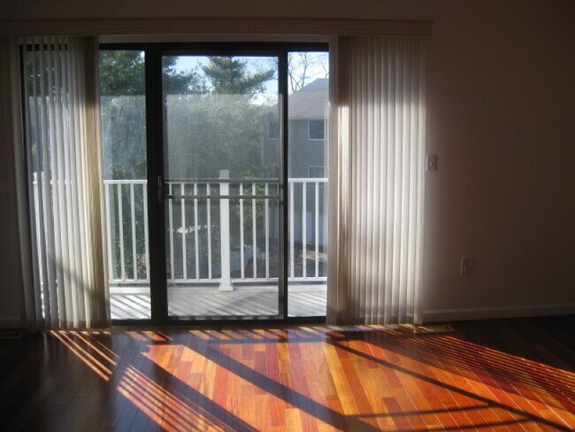 Foto del edificio - 735 Riverside Ave