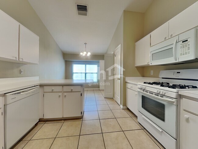 Foto del edificio - 1750 Kirtley Dr