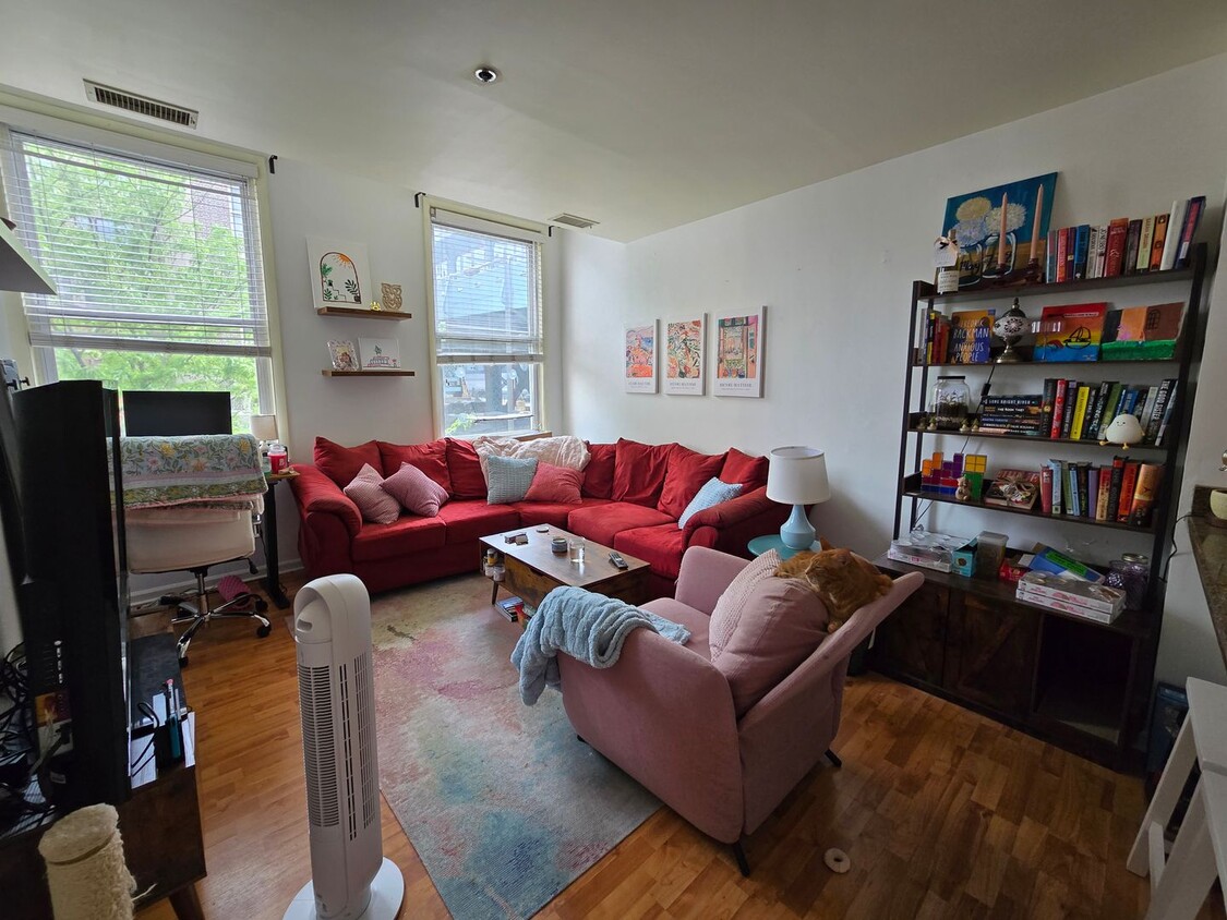 Foto principal - DELIGHTFUL OLDE CITY ONE BEDROOM APARTMENT