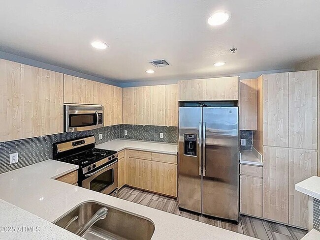 Foto del edificio - Charming 2BR Townhome in Phoenix