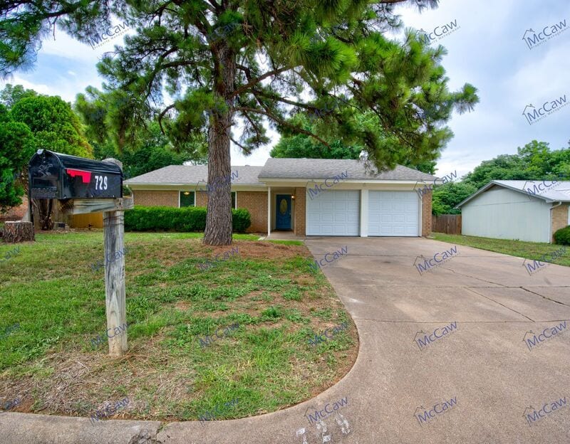 729 Poe St, Azle, TX 76020 House Rental in Azle, TX