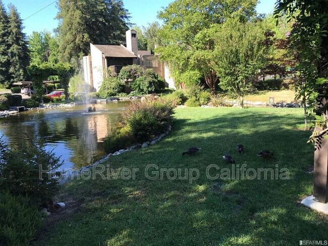 Foto del edificio - 871 Woodside Ln E