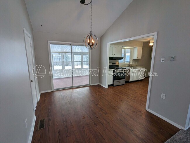 Foto del edificio - Avon Lake Ranch with Fresh Updates, Vaulted Ceilings, and More!