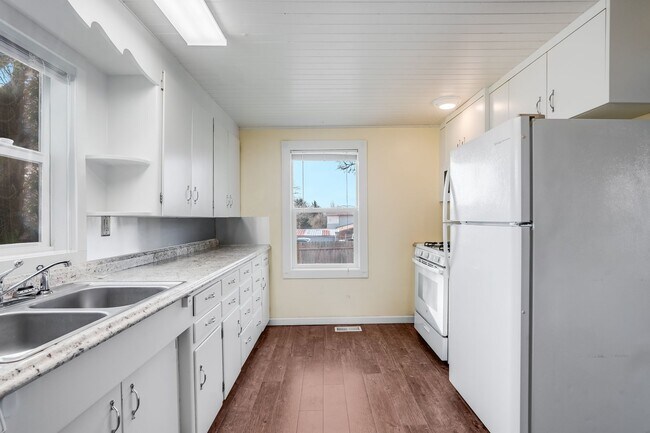 Building Photo - Beautiful 2 Bed, 1 Bath Rental Home in Happy Valley Neighborhood!